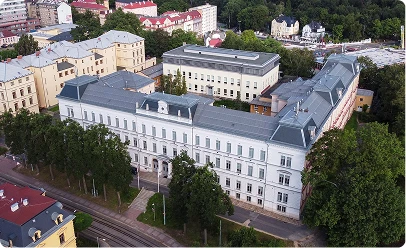 Fotografie školy - areál Masarykova