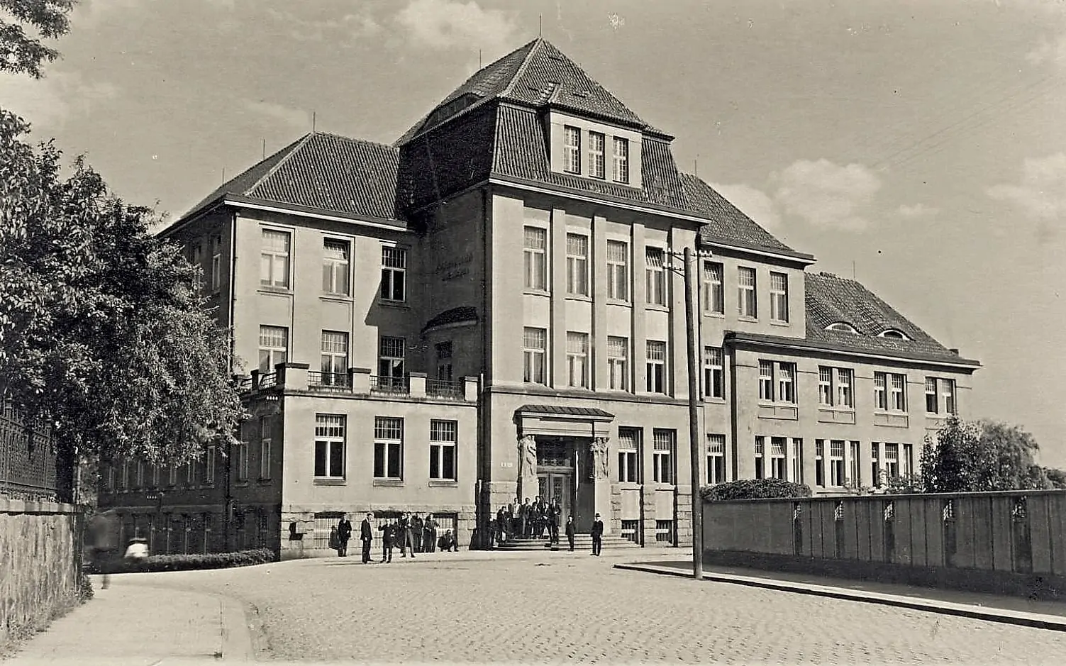 Budova Střední průmyslové školy textilní v Liberci